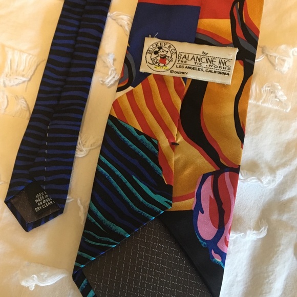 Vintage Disney 100% silk necktie - Picture 3 of 3